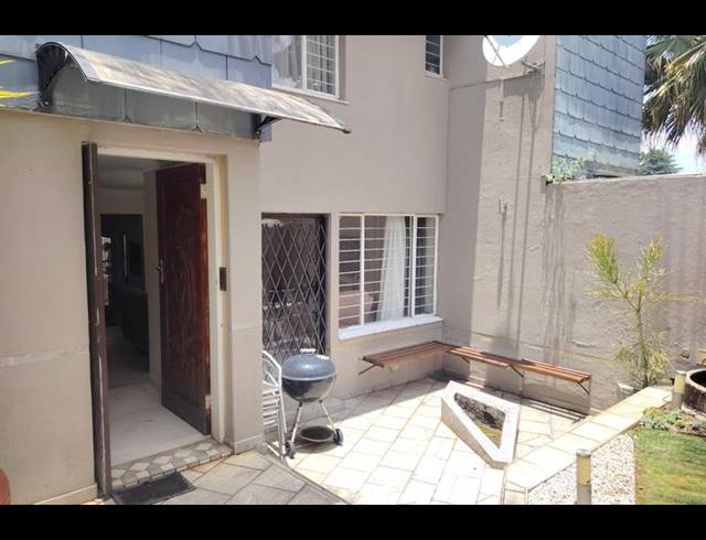 3 BEDROOM TOWNHOUSE FOR SALE IN BRUMA